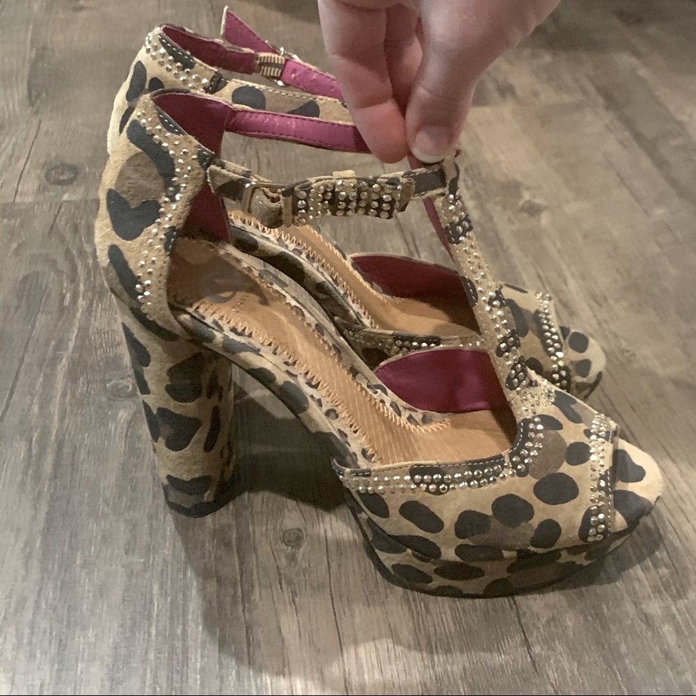 Gianni Bini Leopard Pumps!!!